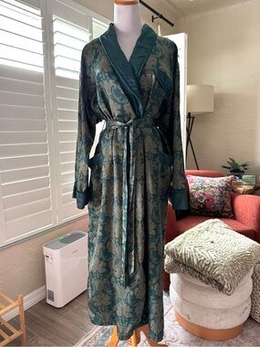 VS Vintage Teal Paisley Wrap Robe with Contrast Trim